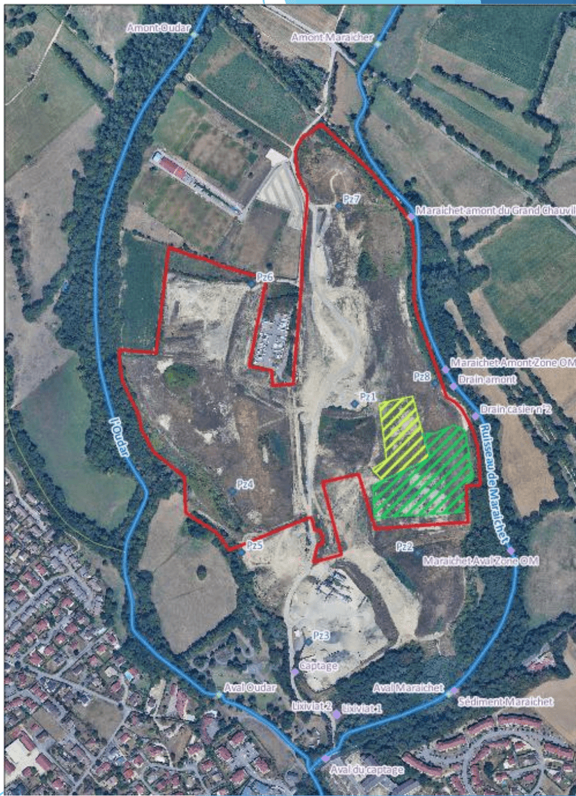 Carte du dispositif de suivi des eaux : les points de prélèvement et piézomètres autour de l'emprise, entre les ruisseaux de l'Oudar et du Maraichet
